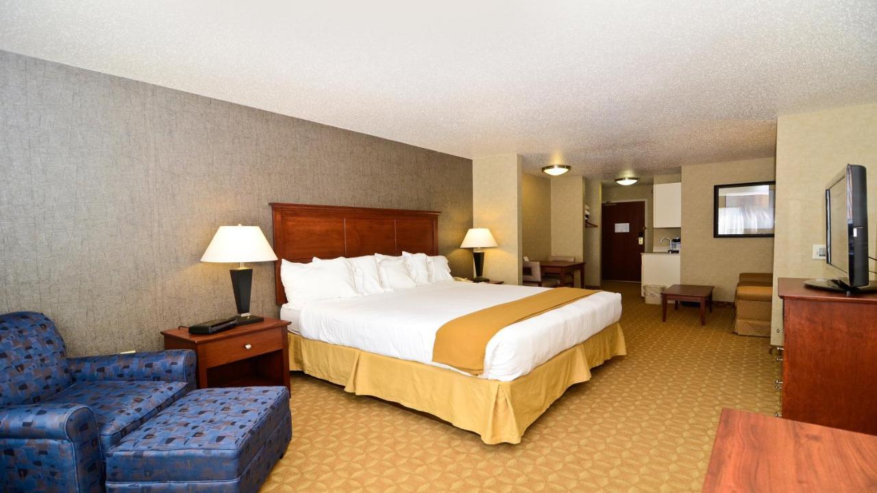 Holiday Inn Express Hotel & Suites Fort Atkinson By Ihg Exteriör bild