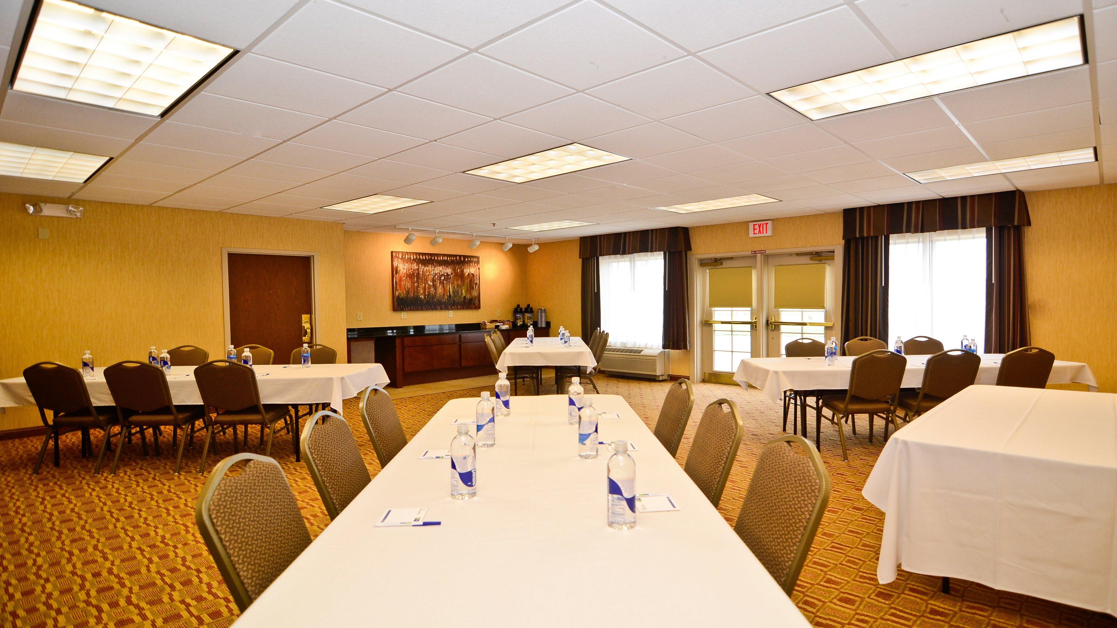 Holiday Inn Express Hotel & Suites Fort Atkinson By Ihg Exteriör bild
